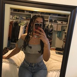 SLEEVELESS LIGHT GREY BODYSUIT